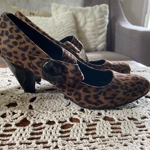 Jaclyn Smith heels